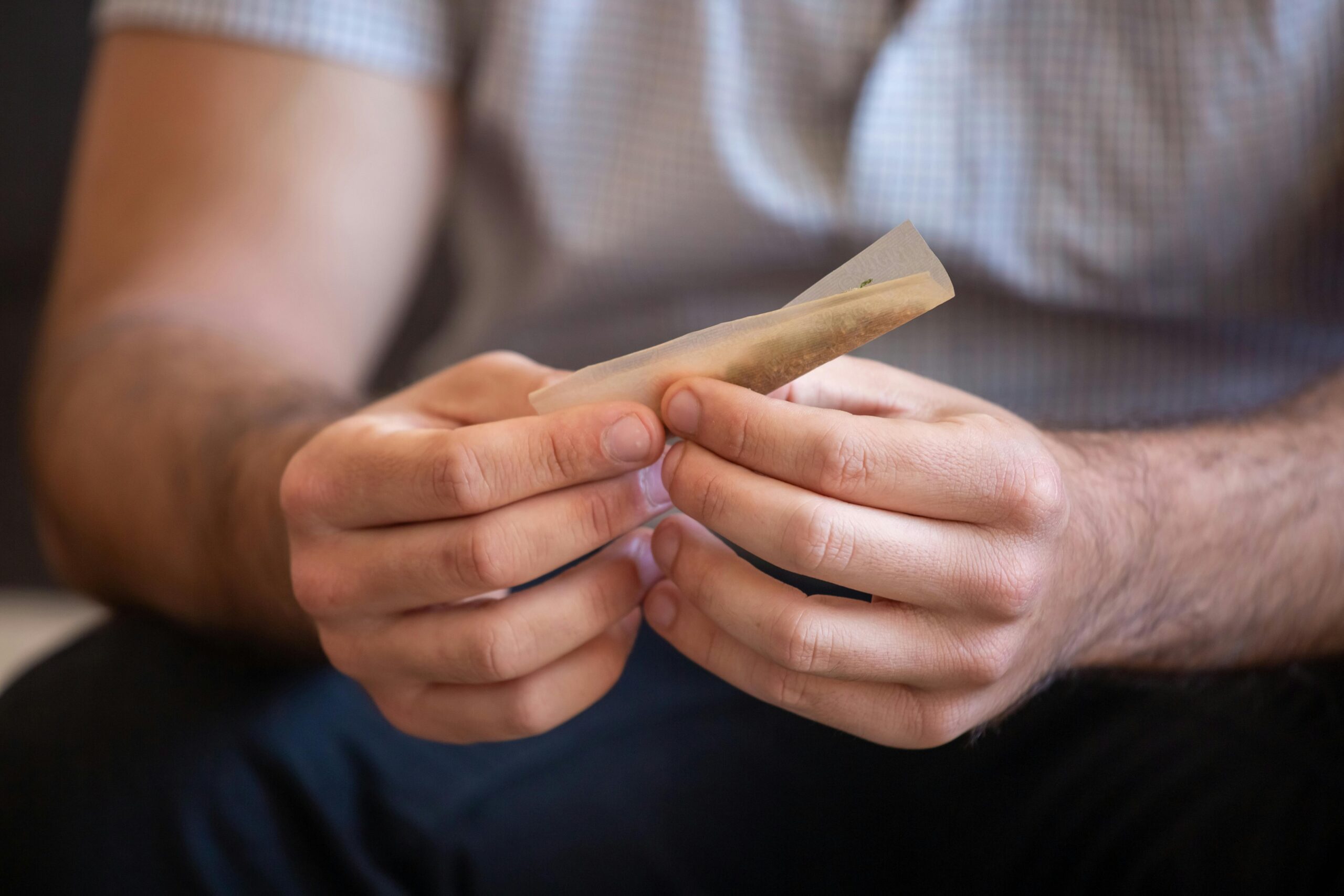 How to Roll the Perfect Cigarette: A Beginner’s Guide to Rolling Tobacco
